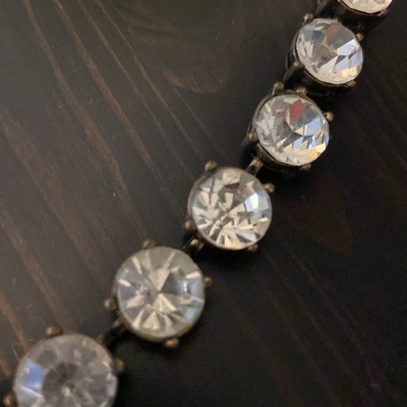 White crystal/faux diamond necklace - Picture 2 of 8